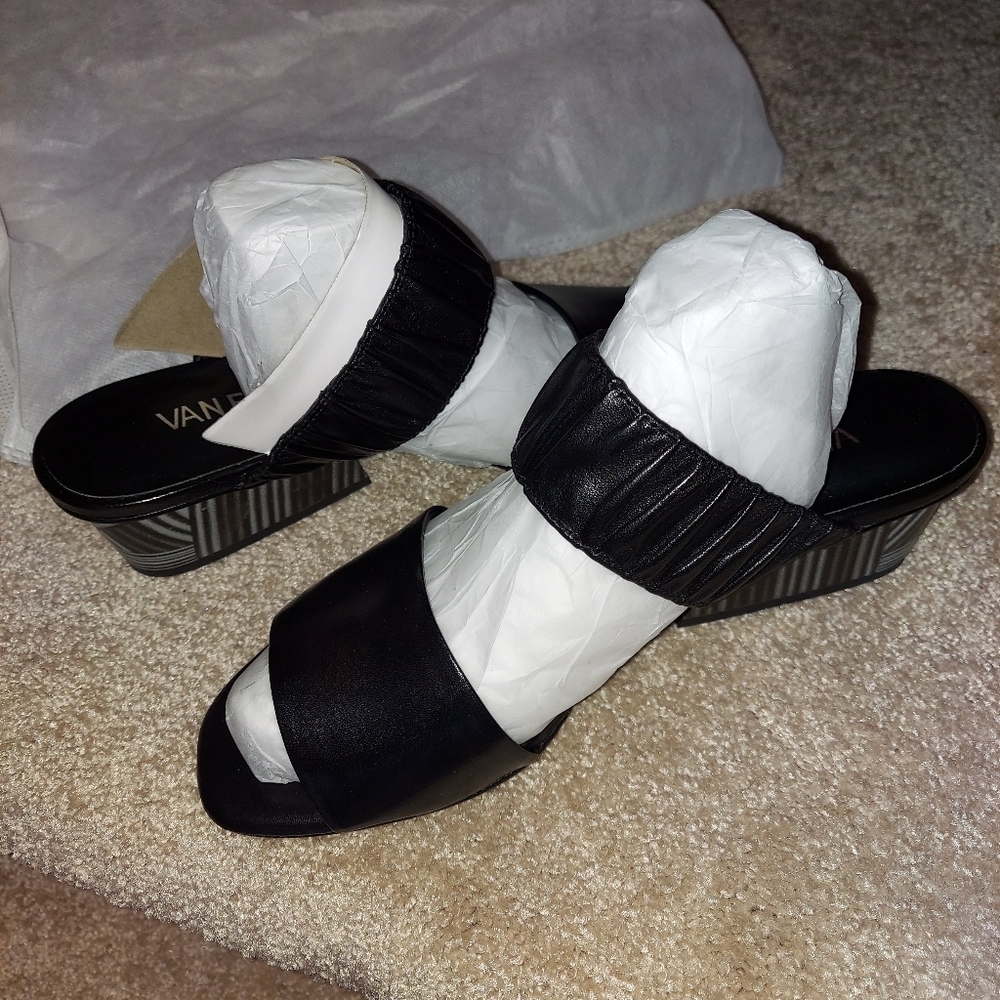 New Vaneli Black Leather Sandals w/Nice Heel